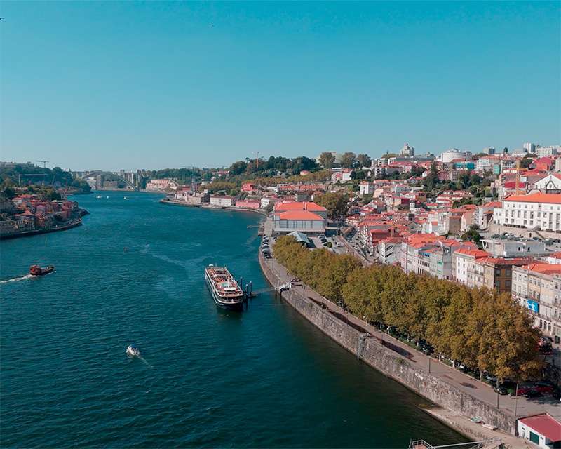 The Douro looking downstream towards the sea with the Porto bank on the right
