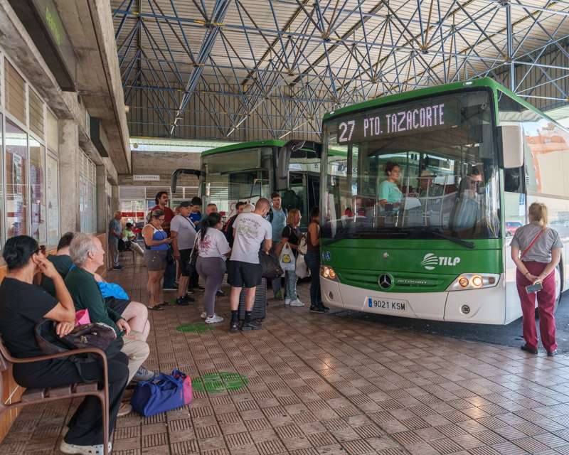 Green line 27 bus to Puerto de Tazacorte waiting at the Los Llanos bus station