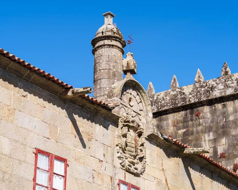 Carved coat of arms and corner turret on the crenellated wall of the Vista Alegre convent, Vilagarcía de Arousa