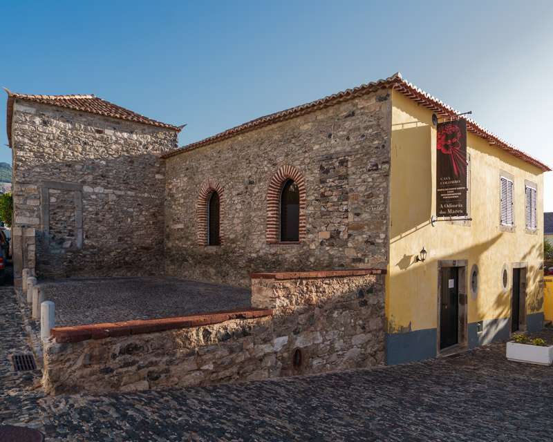 Casa Colombo in Vila Baleira, das dunkle Steinhaus mit dem Kolumbus-Museum
