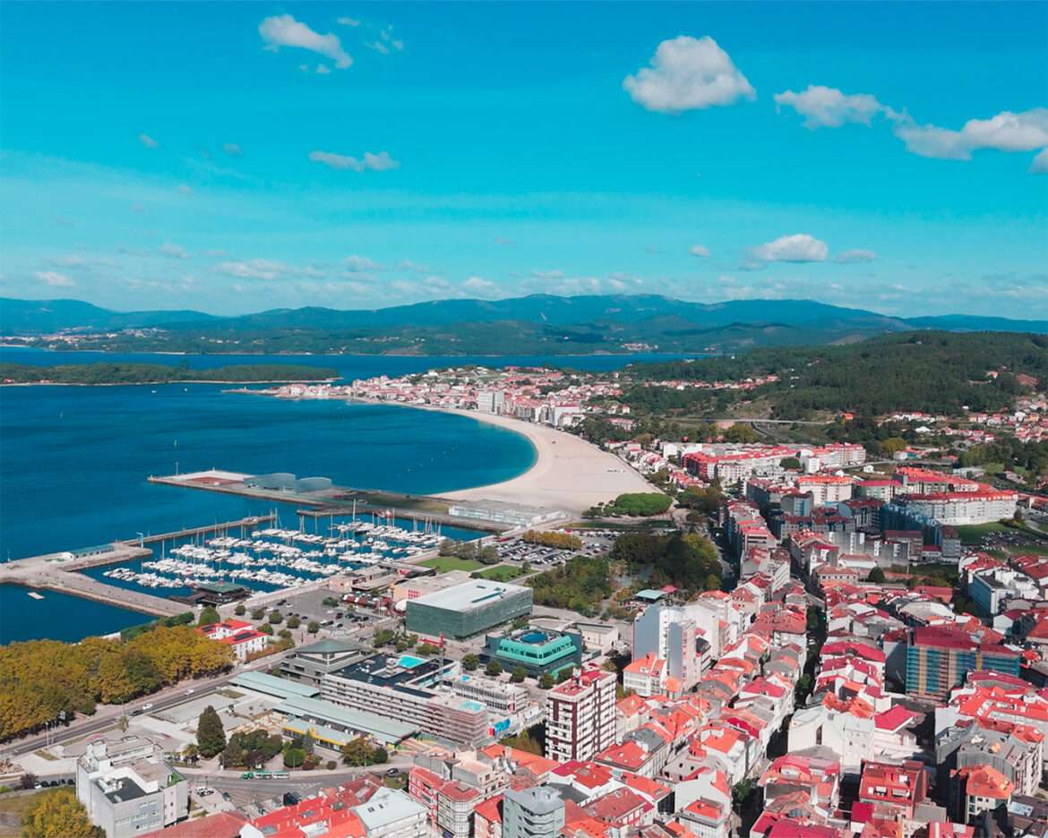 Aerial view of Vilagarcía de Arousa with the Praia de Compostela, the marina and the Ría de Arousa